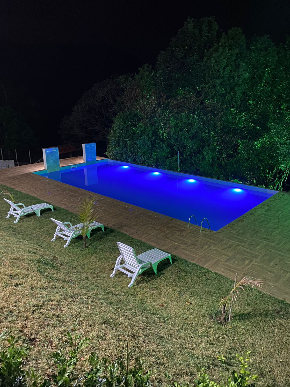 Chácara com residência espaçosa e serenamente luxuosa com piscina | Extrema - MG  | código 1024