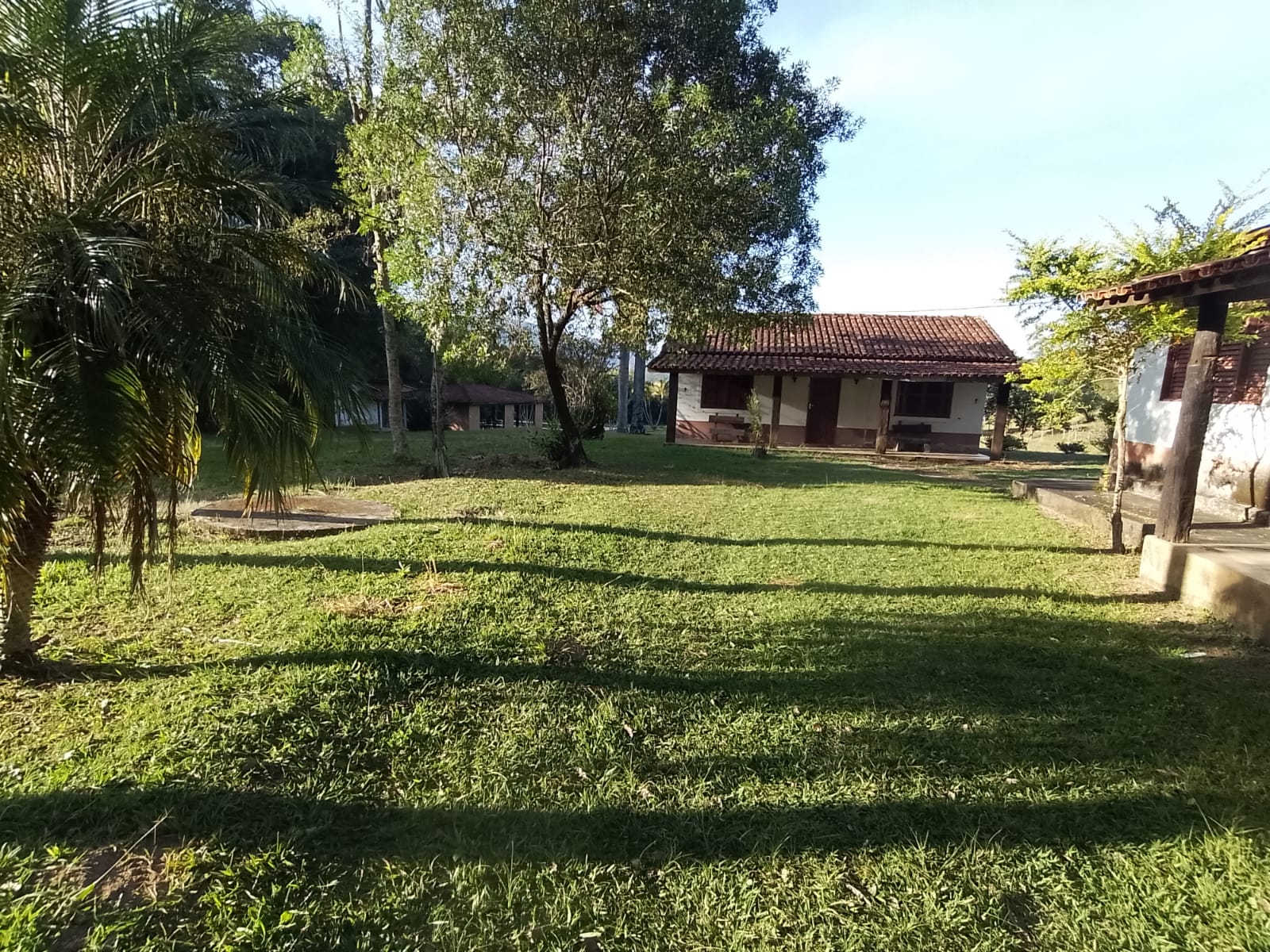 Fazendinha para empreendimento turístico, com varias casas, piscina, nascentes, lago Código 1101