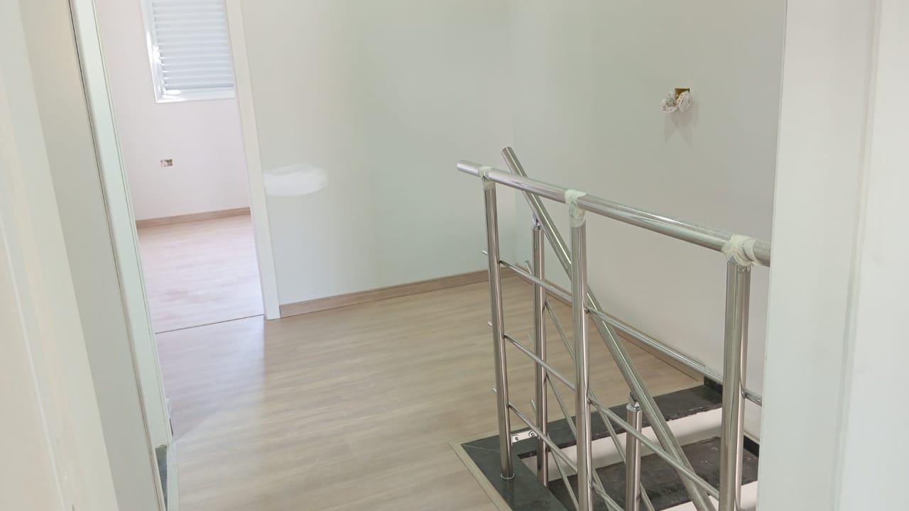 Casa fino acabamento 3 quartos, sala, cozinha, banheiro, ótima localização em Extrema Código 1104