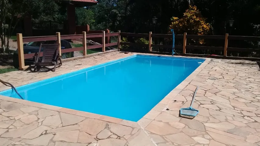 chácara pé na agua com acesso planíssimo a represa, piscina, pomar - Joanópolis | Código 1105