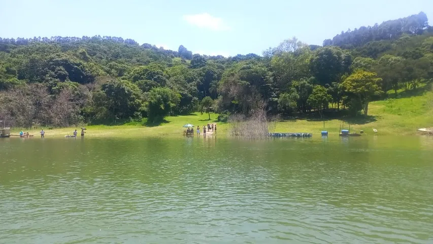 chácara pé na agua com acesso planíssimo a represa, piscina, pomar - Joanópolis | Código 1105