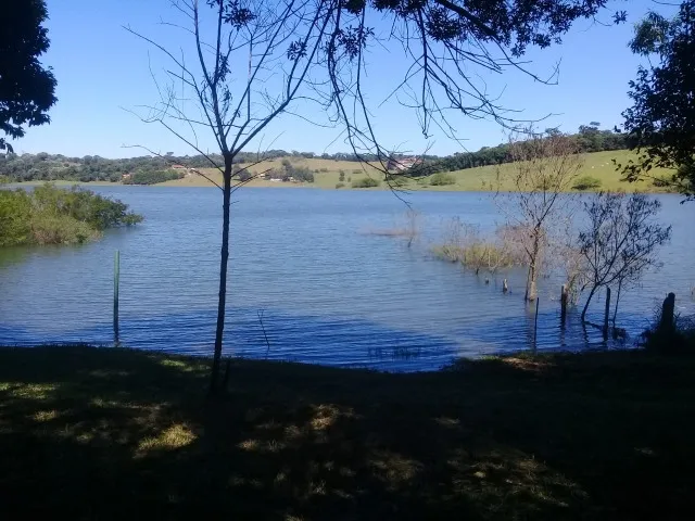 chácara pé na agua com acesso planíssimo a represa, piscina, pomar - Joanópolis | Código 1105