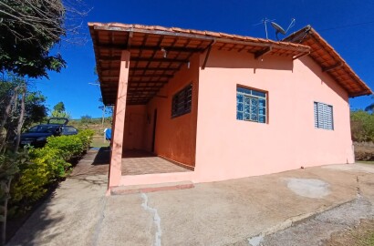 Chácara - casa com varanda, churrasqueira; horta, pomar | Munhóz - MG | Código 1107