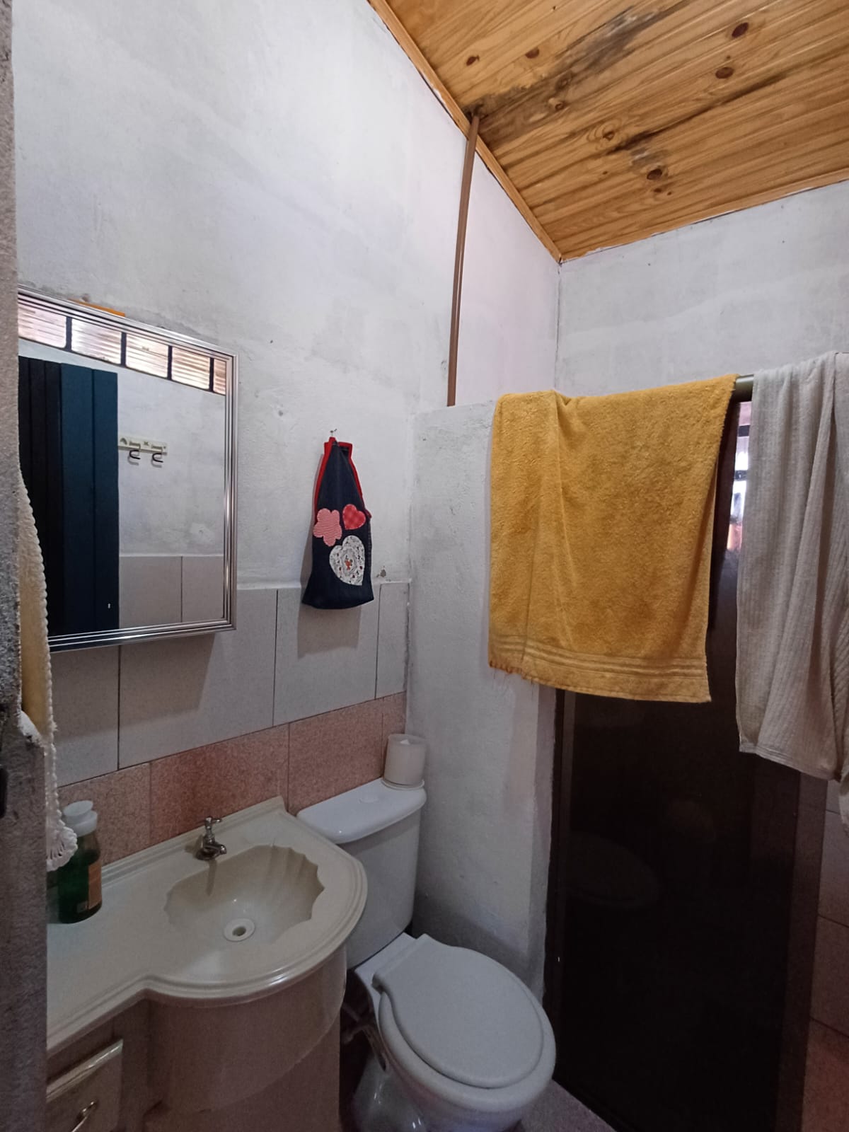 Chácara - casa com varanda, churrasqueira; horta, pomar | Munhóz - MG | Código 1107