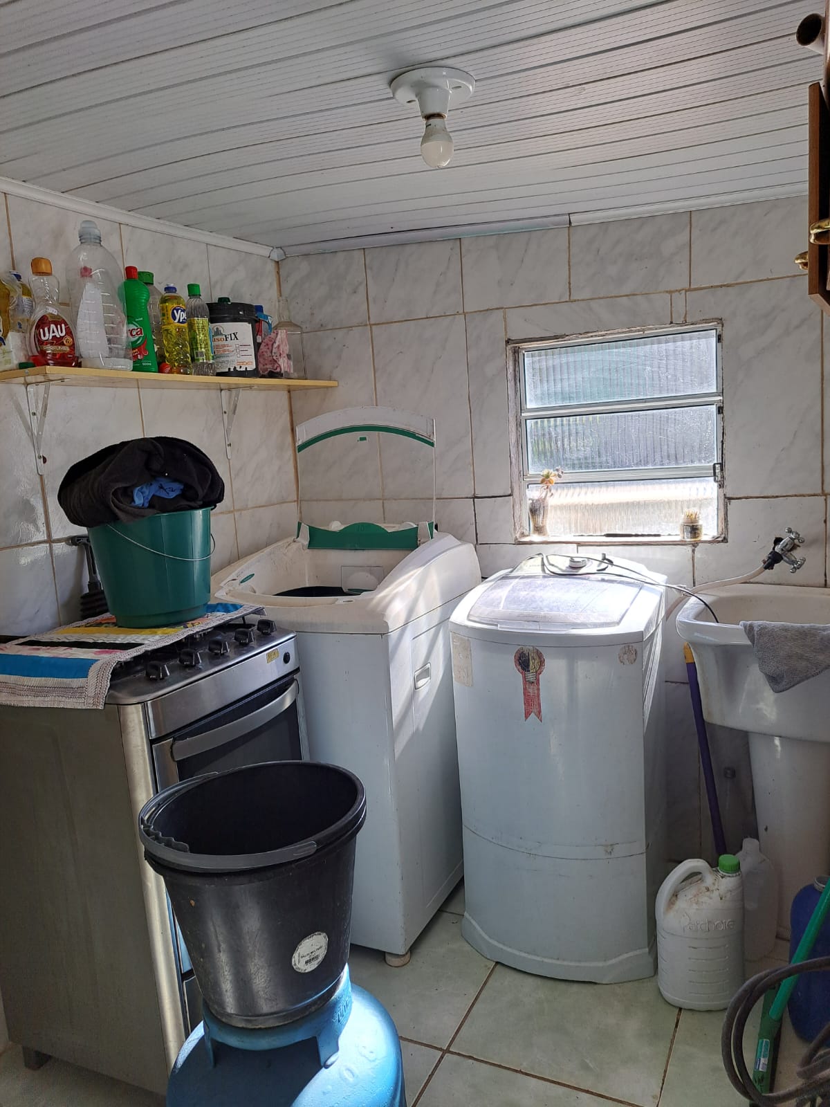 Linda chácara - casa com 3 Quartos espaçosos  2-Banheiro social em Munhoz - MG