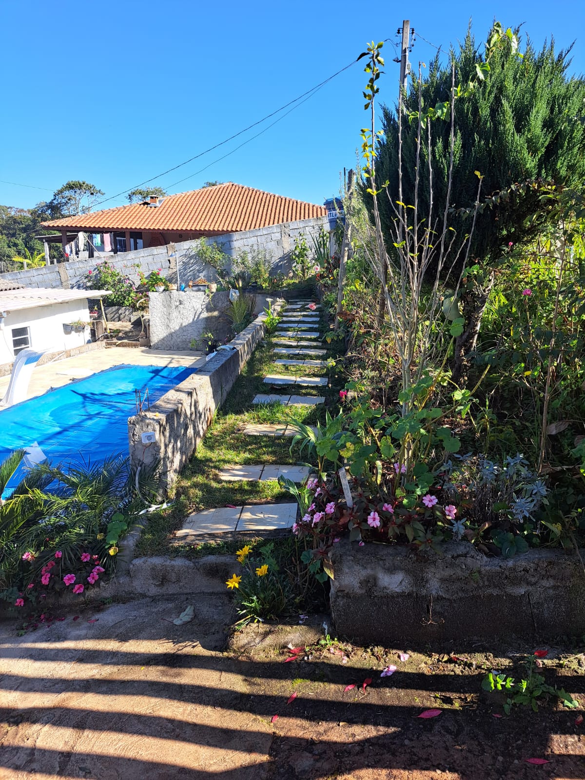 Linda chácara - casa com 3 Quartos espaçosos  2-Banheiro social em Munhoz - MG