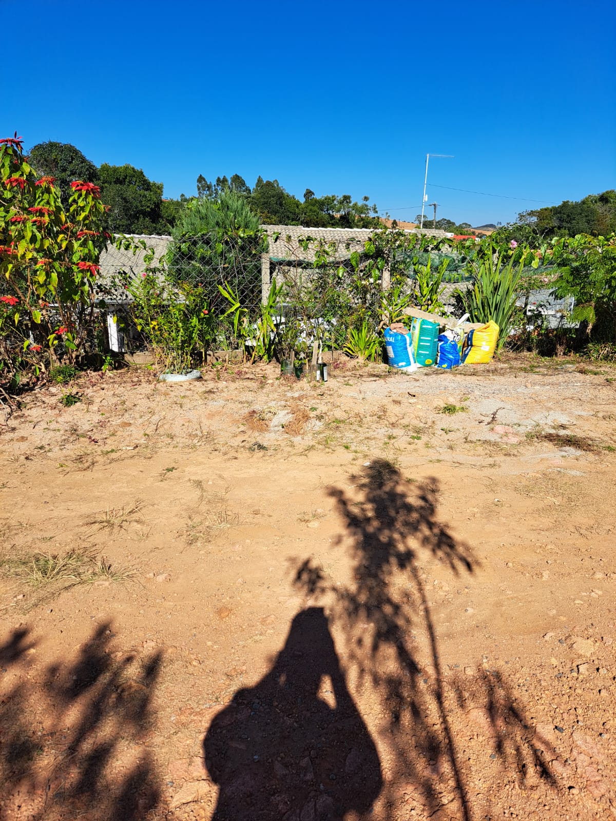 Linda chácara - casa com 3 Quartos espaçosos  2-Banheiro social em Munhoz - MG