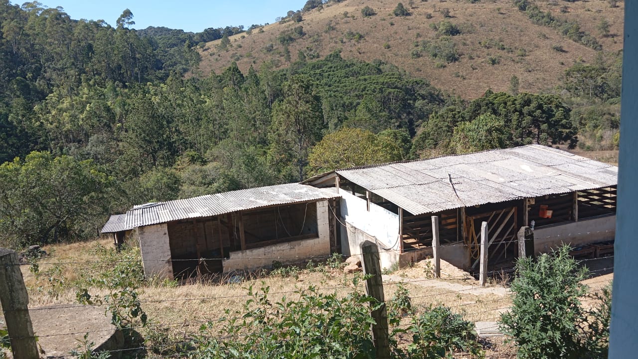 Encante-se - Sítio na Serra da Mantiqueira! Casa sede com 3 quartos, piscina, área gourmet Código 1114