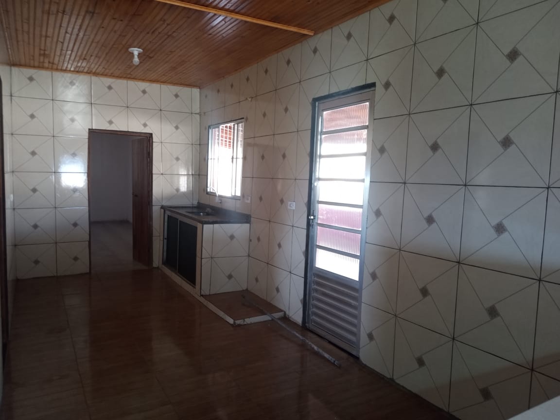 Chácara | casa com 4 quartos, 2 banheiros, lago, pomar. bom local em Munhoz - MG