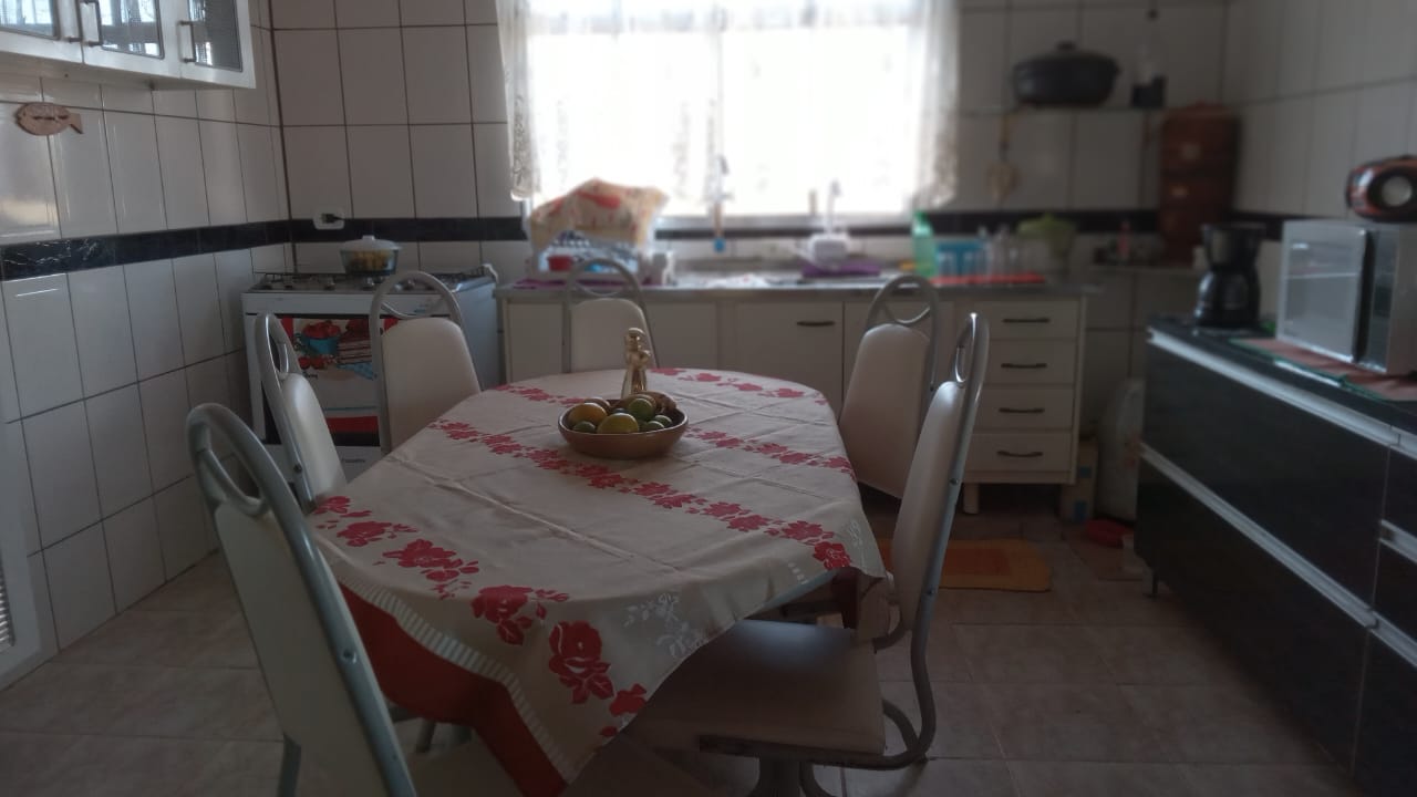 Belíssima chácara localizada em Munhoz, a 12 km da cidade com casa, piscina, pomar Cod. 1146