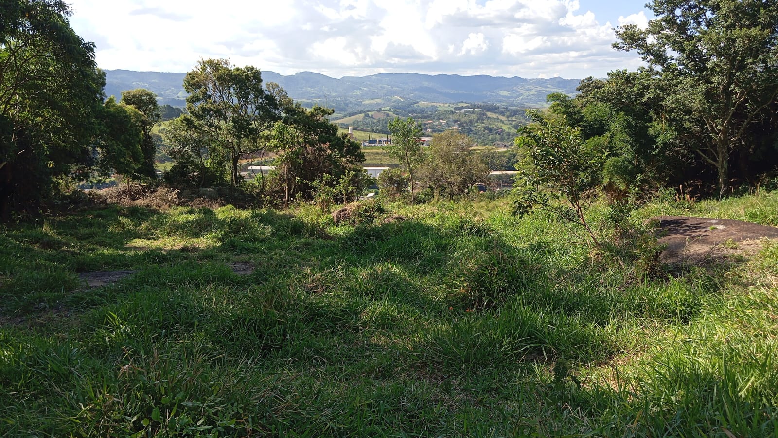 Terreno de 5.000m² Localização privilegiada: A apenas 3 km do centro de Extrema