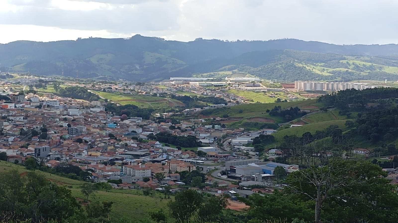 Terreno de 5.000m² Localização privilegiada: A apenas 3 km do centro de Extrema