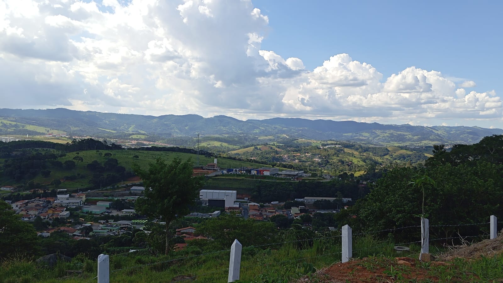 Terreno de 5.000m² Localização privilegiada: A apenas 3 km do centro de Extrema