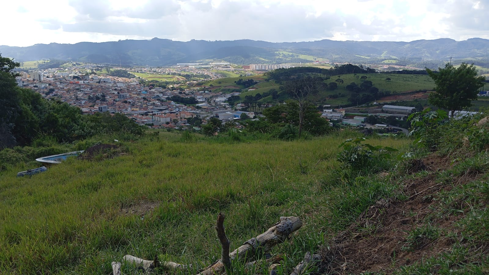 Terreno de 5.000m² Localização privilegiada: A apenas 3 km do centro de Extrema