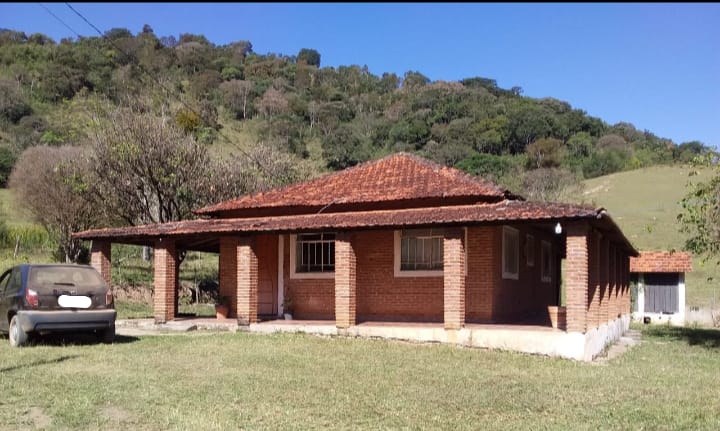 Sítio | Sítio - Casa de tijolo a vista, área gourmet, churrasqueira, lago | Itapeva - MG | código 1157