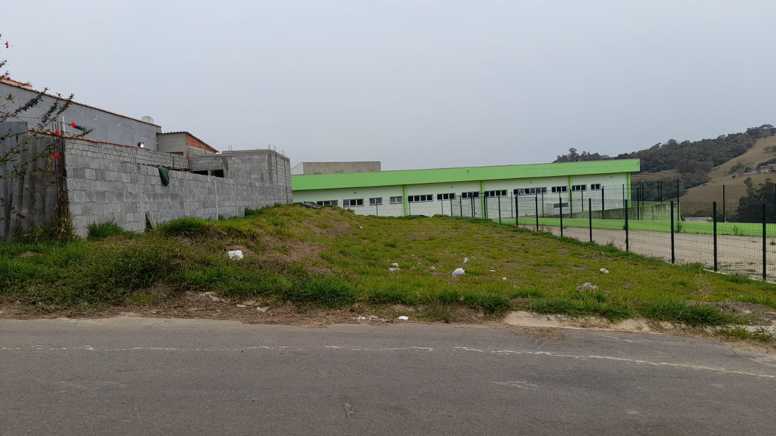 Terreno em Extrema local privilegiado 305 metros com infraestrutura em Extrema MG cod. 1163