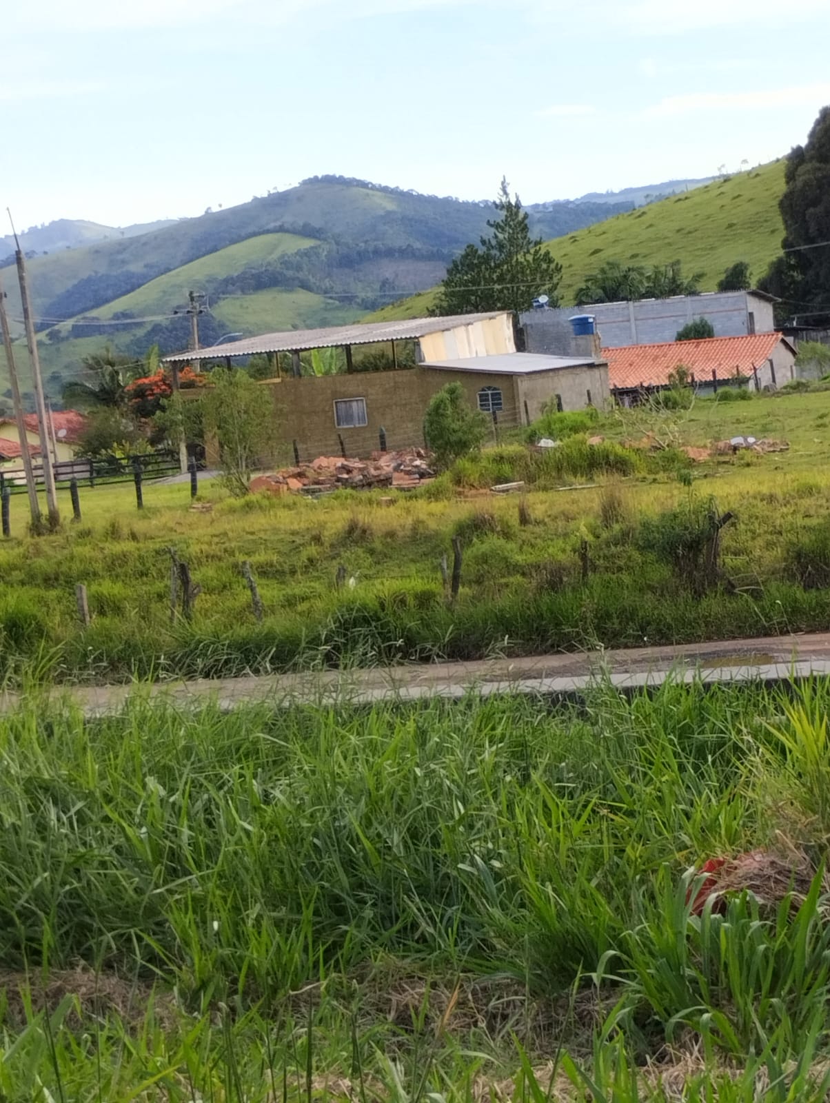 Área industrial com 11 mil metros frente para a Fernão Dias em Cambui - MG cod. 1169