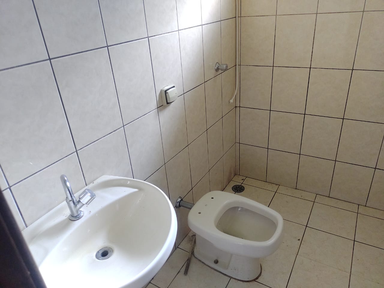 Chácara - casa de laje boa bem acabada. Poço, córrego | Itapeva - MG | código 786