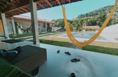 Chácara toda murada com casa, piscina, churrasqueira | Extrema - MG