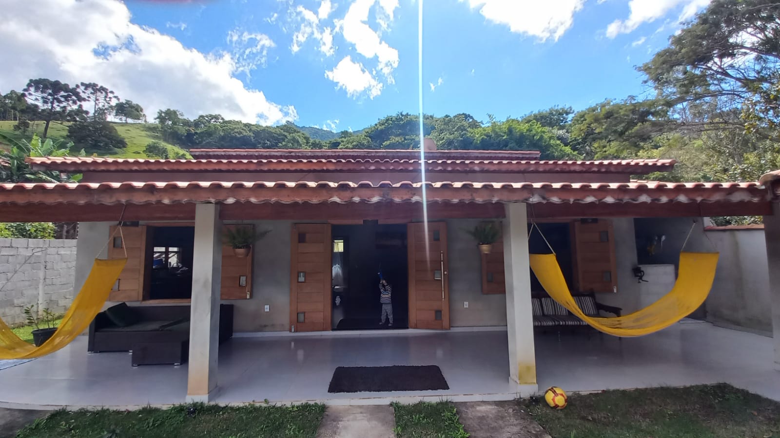 Chácara toda murada com casa, piscina, churrasqueira | Extrema - MG