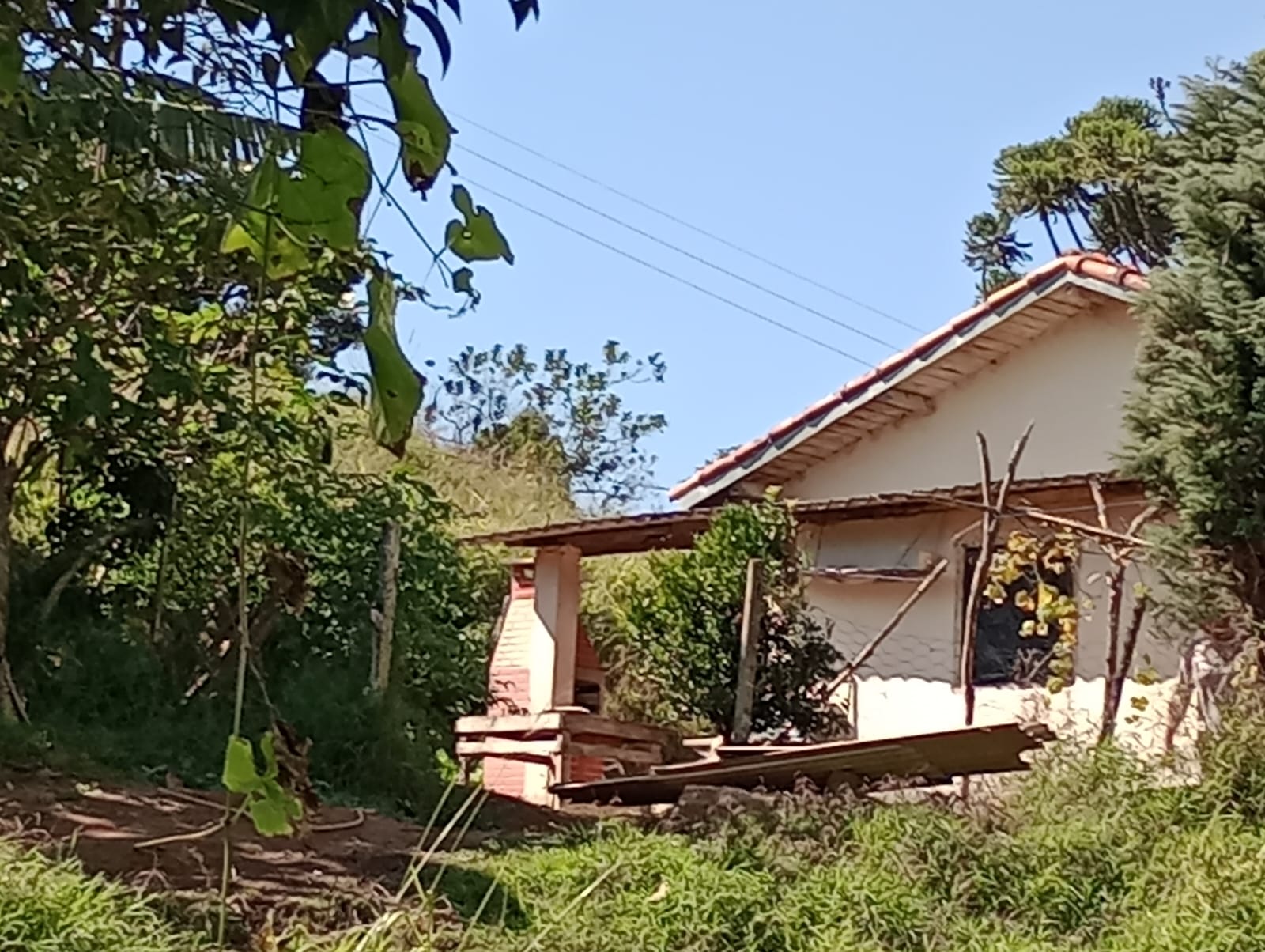 sitio com lago, tanques para peixes, casa, bom acesso | Congonhal - MG