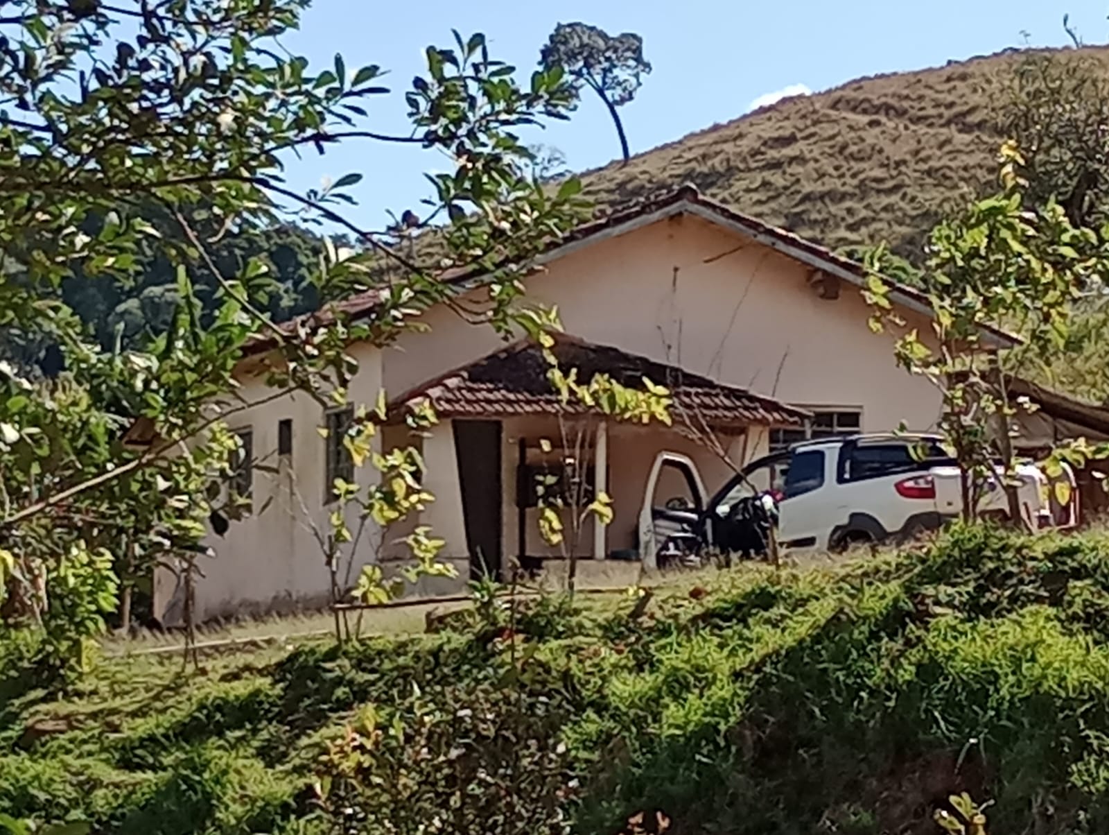 sitio com lago, tanques para peixes, casa, bom acesso | Congonhal - MG