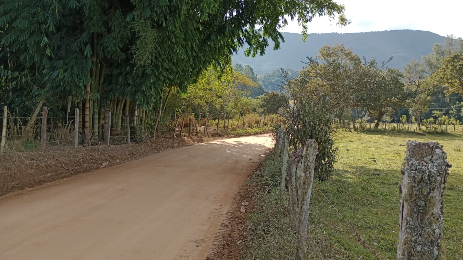 sitio com lago, tanques para peixes, casa, bom acesso | Congonhal - MG