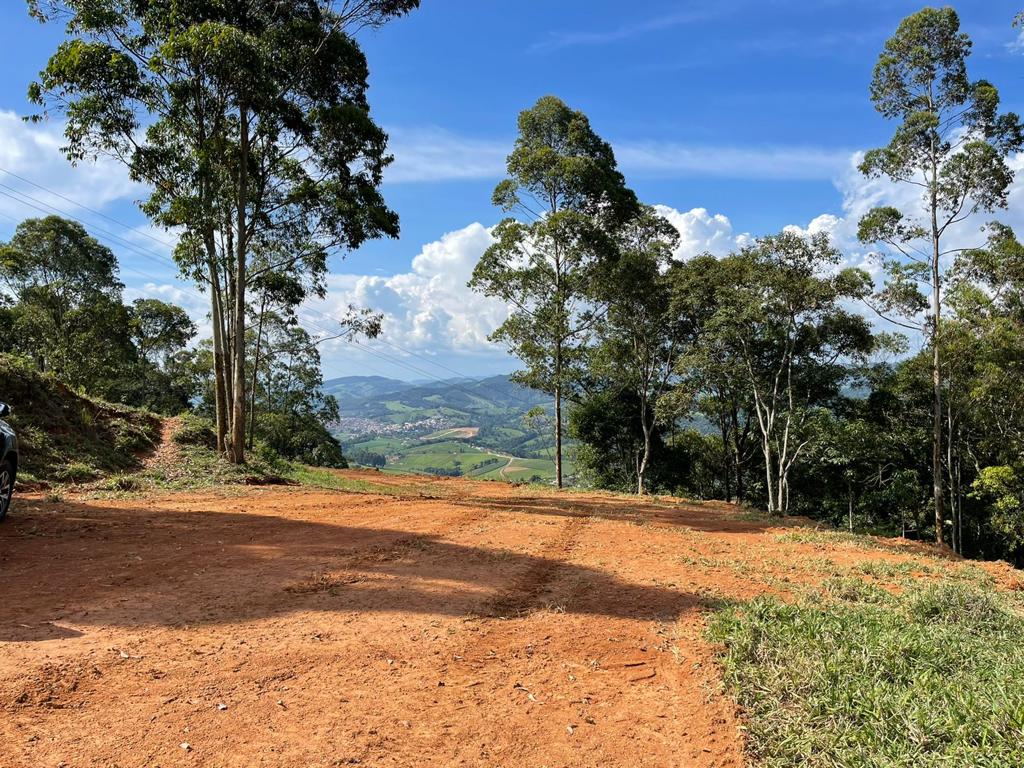 Terreno com linda vista escriturado de 41.831 Metros em Pedra Bela  | código 1040