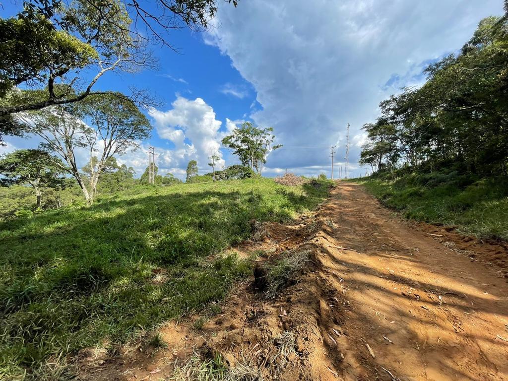 Terreno com linda vista escriturado de 41.831 Metros em Pedra Bela  | código 1040