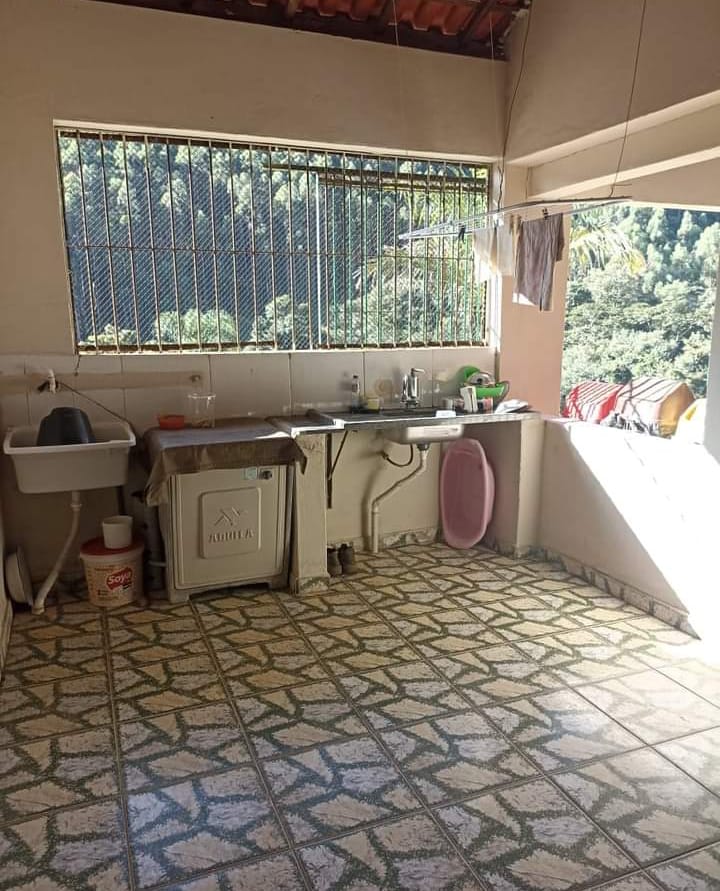 Chácara, casa com 4 quartos, piscina, nascente 8 km da cidade | Camanducaia - MG  | código 1044