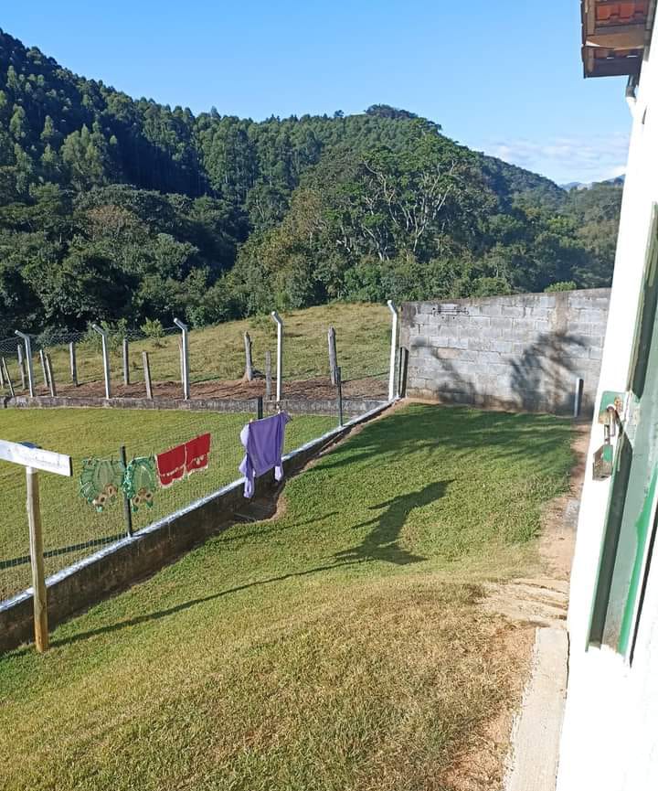 Chácara, casa com 4 quartos, piscina, nascente 8 km da cidade | Camanducaia - MG  | código 1044