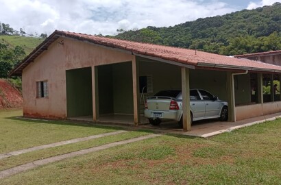 Chácara com casa avarandada, com 3 quartos .. localizada num bairro turístico | Extrema - MG  | código 1046