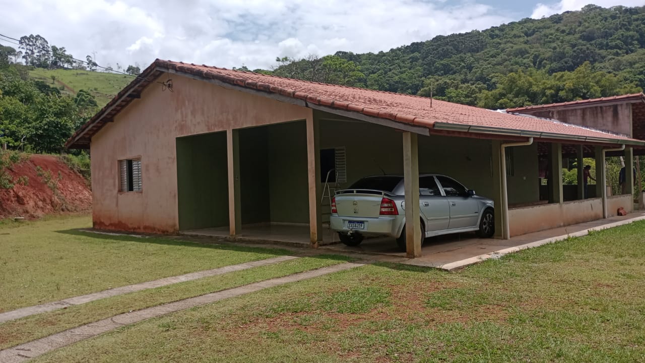 Chácara com casa avarandada, com 3 quartos .. localizada num bairro turístico | Extrema - MG  | código 1046