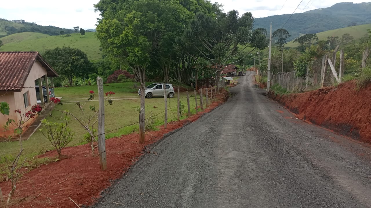 Chácara com casa avarandada, com 3 quartos .. localizada num bairro turístico | Extrema - MG  | código 1046