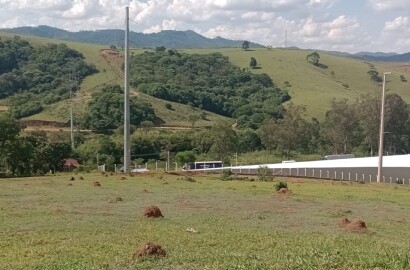 Área industrial com fácil cesso,  próximo da Fernão Dias fica na divisa entre Extrema e Itapeva  | código 1057