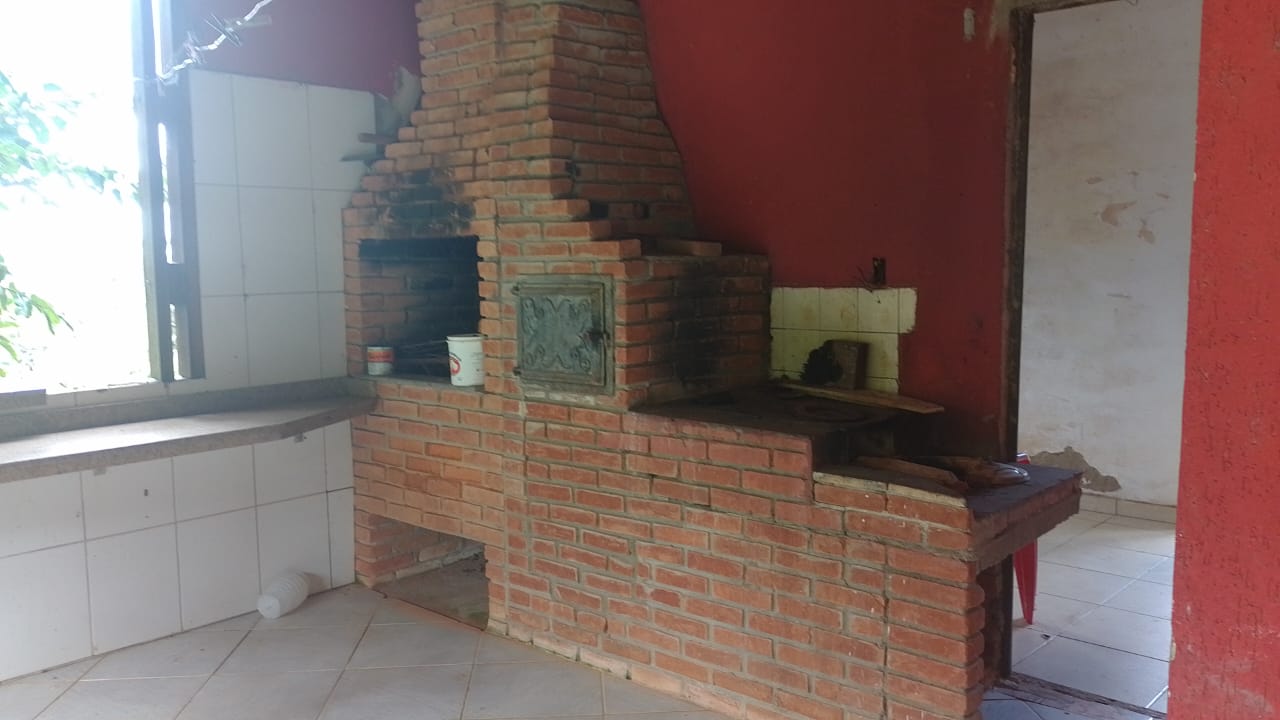 Sítio - casa com 3 quartos, 1 suíte, área gourmet, 2 tanques para peixes em Toledo - MG | Código 1075