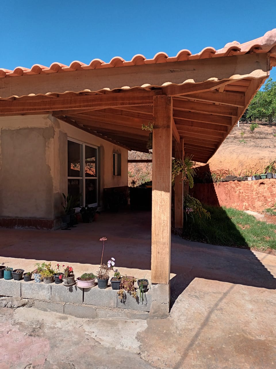 Sitio com água em abundancia; 2 casas bem construídas em Itapeva - MG | Código 1079