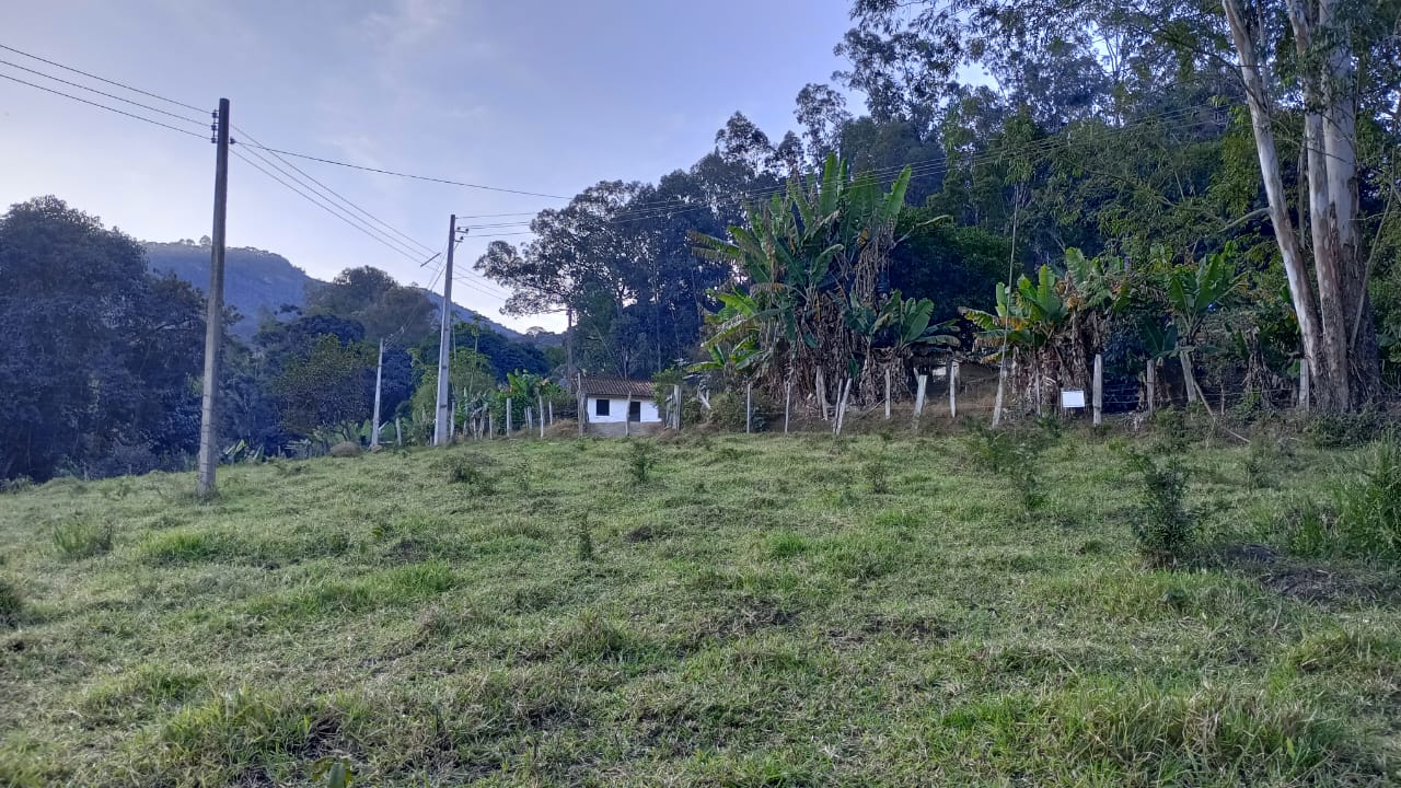 Chácara com casa composta por 3 quartos, sala, cozinha área de 11.400 metros em Extrema MG Código 1106