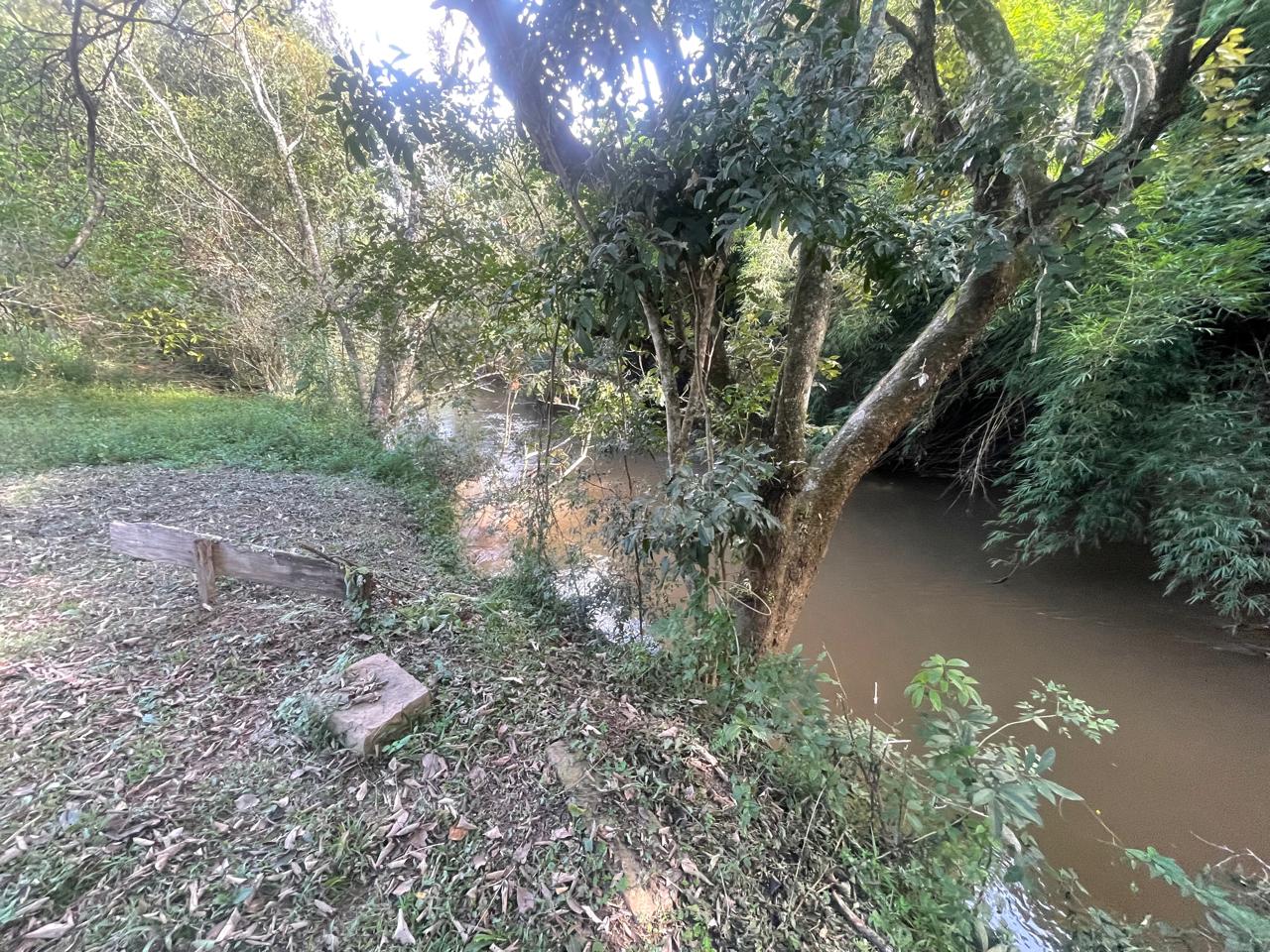 Chácara muito bem localizada região turística fundos para o rio em Extrema - MG Código 1108