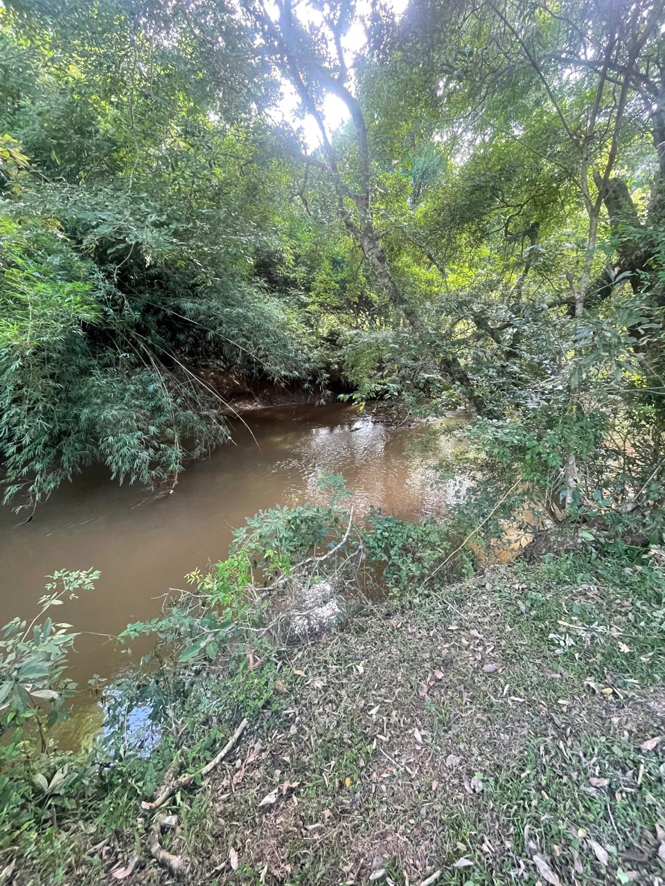 Chácara muito bem localizada região turística fundos para o rio em Extrema - MG Código 1108