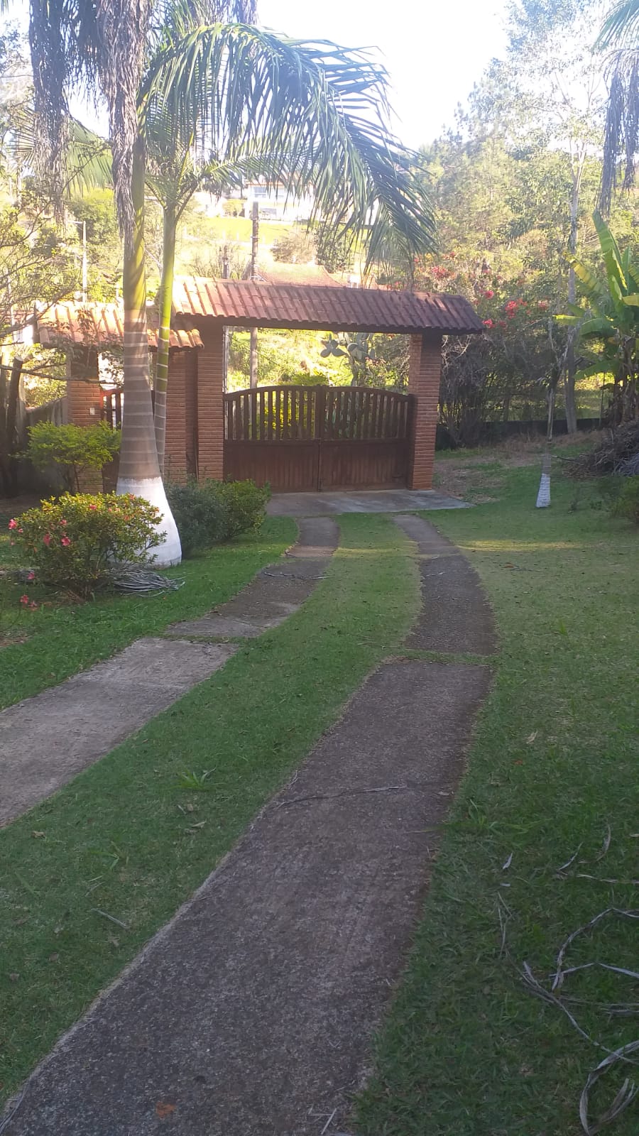 Chácara com 2 casas, bem localizada, chegada asfaltada em Extrema - MG Código 1111