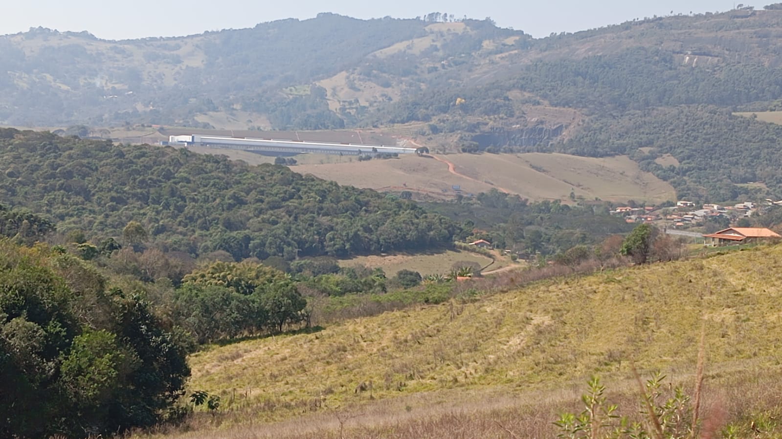 Área industrial, terreno com 20 mil metros, bem localizado em zona industrial | Extrema - MG.