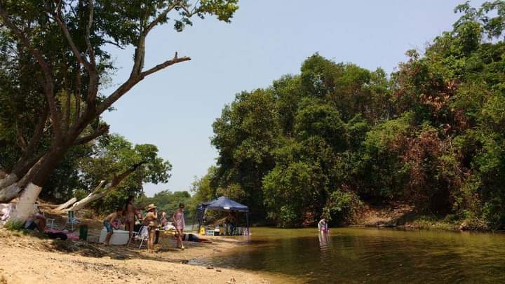 Pousada - Sitio em local turístico com prainha, camping, tendas | Nova Nazaré - MT  | código 1015