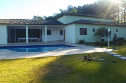 Chácara alto padrão, piscina, salão de festa + casa de caseiro | Extrema - MG | código 246