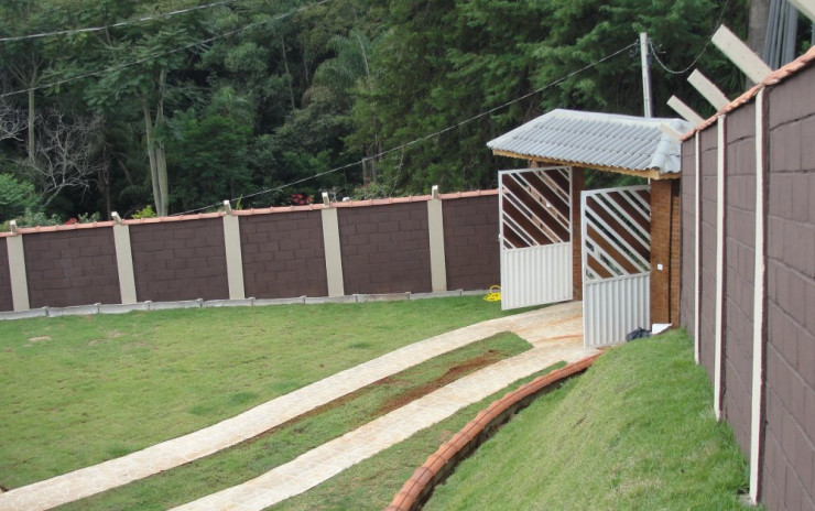 Chácara com casa, piscina, campo de futebol, pomar. localizada em Extrema MG | código 352