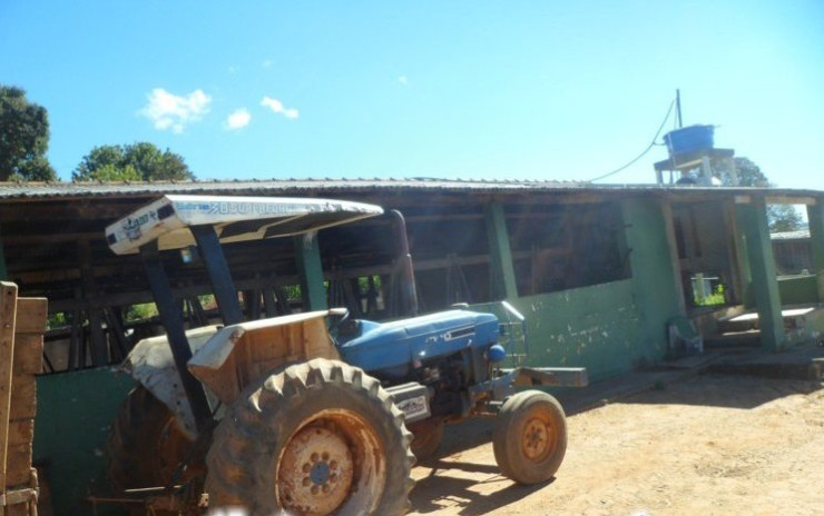 Fazendinha com casa sede, + 3 casas, 3 tanques de peixes, curral | Munhoz - MG | código 602