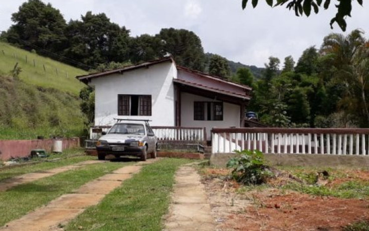 Chácara com piscina, lago, nascente, pomar formado | Extrema MG | código 603