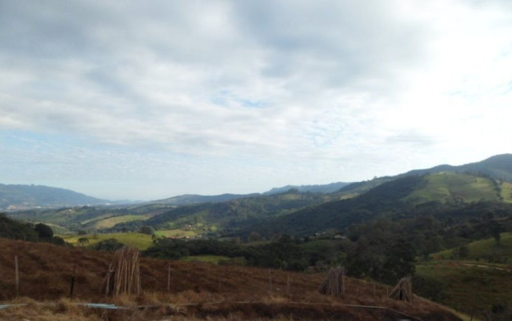 Sítio só terreno; com nascente própria, vista panorâmica | extrema MG | código 640