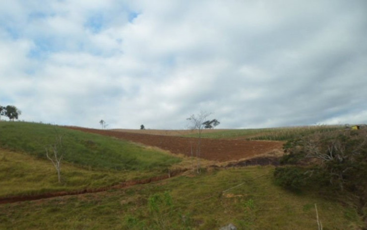 Sítio só terreno; com nascente própria, vista panorâmica | extrema MG | código 640