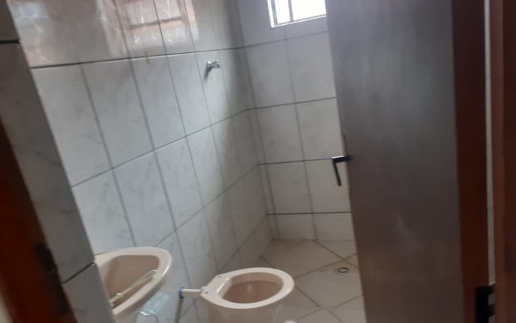 Chácara casa com 2 quartos com 2 lagos de peixes, córrego, 500 m do asfalto Itapeva - MG | código 715